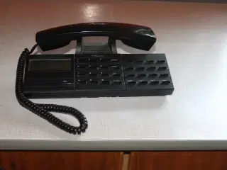 Kirk Lotus telefon