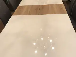 Hvidt højglans spisebord