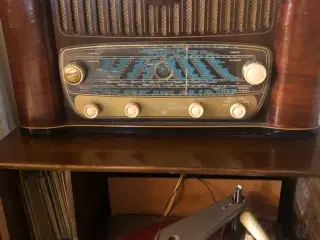 Pladespiller  med radio
