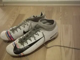 Nike fodboldstøvler str 42