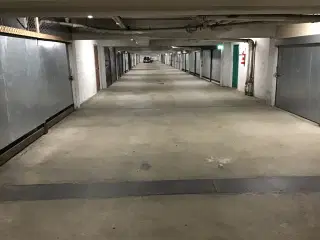 Garage i 8000 Århus C til leje. 