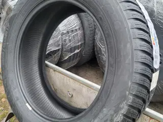  215/60R17. Vinterdæk 