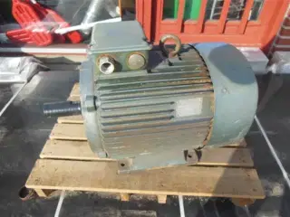 - - - 30 hk 2900o/m fodmotor