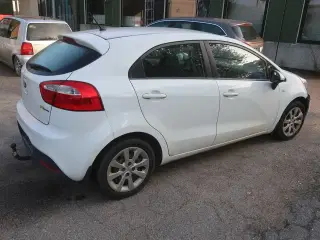 Personbil: KIA RIO 1.2 5-DØRS MAN. 5 (moms fri)