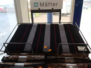 Hylde med dørmåtter