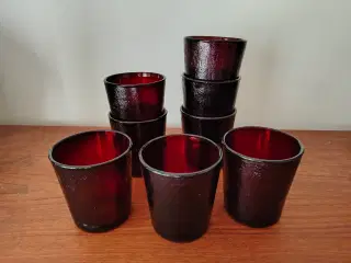 Flotte røde vintage drikkeglas