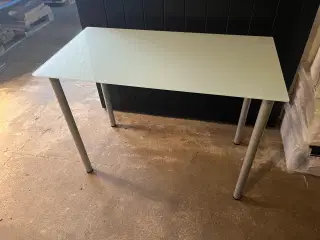 Skrivebord med børstet glasplade 