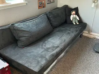 Sovesofa i farven grå