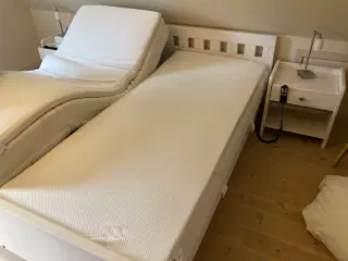 Dobbeltseng med elevation, madrasser og topmadrrss