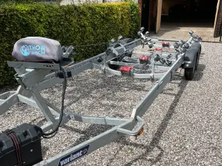 3500 kg bådtrailer udlejes 
