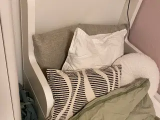 Ikea Busunge udtræksseng gives væk.