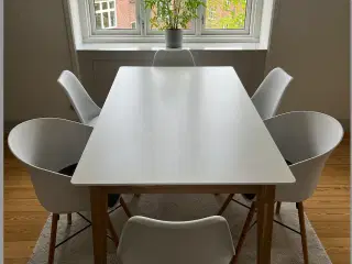 Spisebord + 6 stole sælges