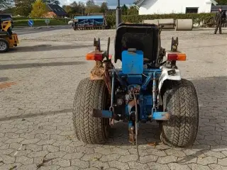New Holland 1220 med lavt timetal