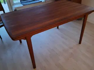 Teak spisebord