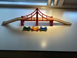 BRIO hængebro inkl. 3 BRIO togvogne