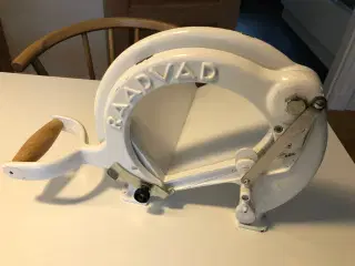 Raadvad brødskærer eller osteskærer i hvid