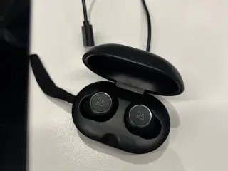 B&O E8 in ear hovedtelefoner i sort