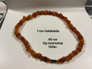 4 rav halskæder, se billeder for pris.