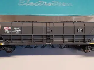 4 - akslet godsvogn med kul og flotte detaljer