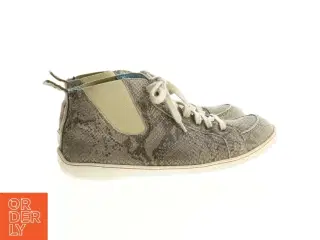Brugte damesneakers med slangeskindslook