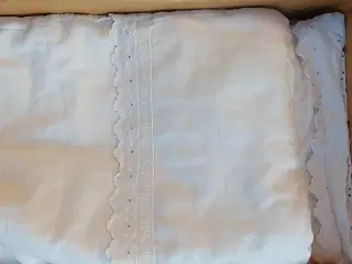 Dukkeseng med yndigt sengetøj