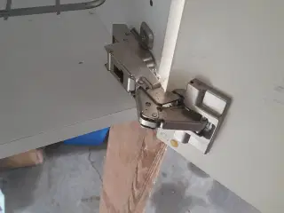 Ikea 2 hjørneskabe med karrusel, m.m.