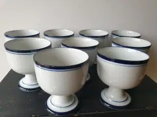 Dansk Bistro Christianshavn Blå. Skåle på piedesta