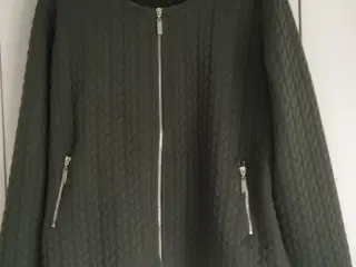 Ny jakke sælges