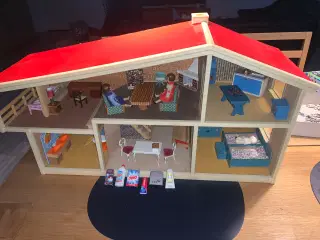 Hansa dukkehus med møbler