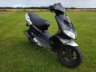 Peugeot Speedfight 2 + Reservedele 