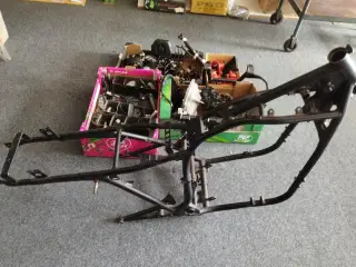 Nye reserved. til Suzuki GS 650 GD Katana ( se % )