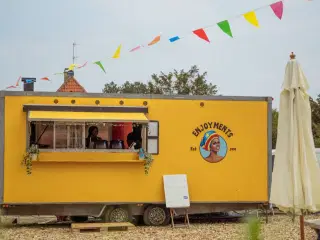 Stor foodtruck trailer til salg. Med alt inventar