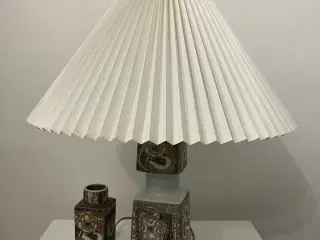 Lampe og vase