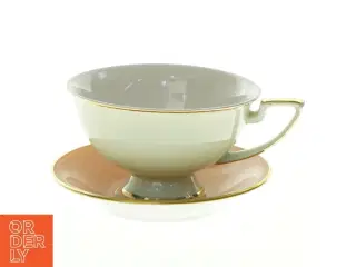 Porcelænskop med underkop fra Kjøbenshavn Porcellains Maleri (str. Kop 12 x 10 x 5,5 cm underkop 11,5 x 2 cm)