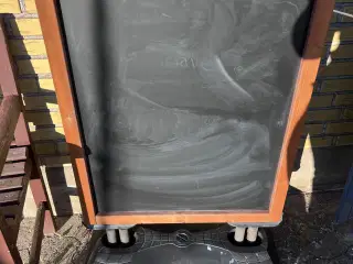 Vindstabilt gadeskilt til kridt