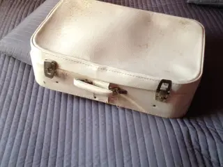 Hvid kuffert fra ca 1970