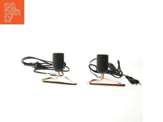 Bordlampe med kobberfinish (str. 9x12x10 cm)
