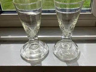 2 smukke farvede pynteglas - til snaps / bitter