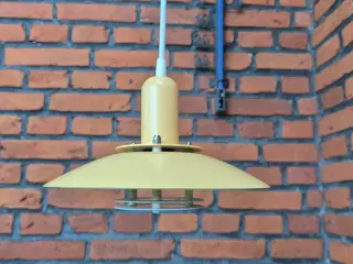 Sød lille Jeka lampe i sart gul 