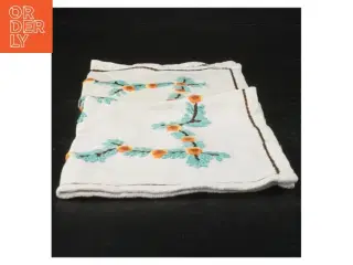 Broderet pyntedug (str. 29 x 31 cm)