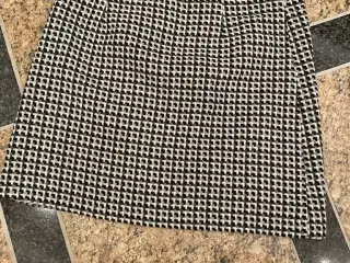 Flot nederdel fra H&M str 34