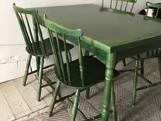 Farstrup spisebord med 4 stole