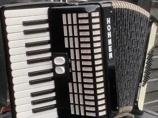 Denne brugt Hohner Student 48 Tangent harmonika 