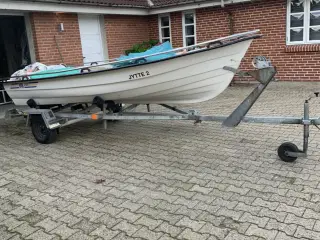 Jolle med 6 hestes motor 