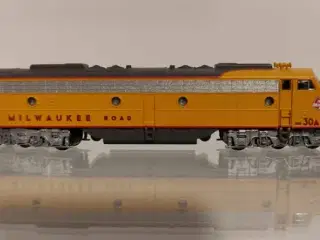 Modeltog AZL Milwaukee Road E9A Lokomotiv Z skala.
