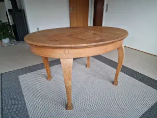 Spisebord - oval i egetræ 