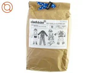 Sy selv dukke + dukketøj fra Clothkits (str. 30 x 22 cm)
