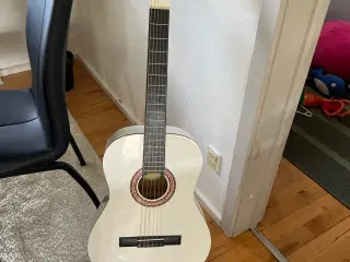 Hvid spansk guitar med taske 