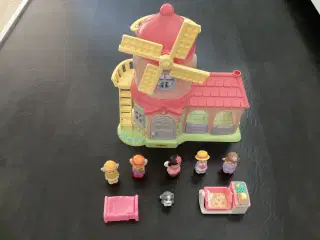 Fint legehus fra Play2Learn med figurer mm.