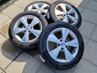 Alufælge + nye vinterdæk 16" Skoda Octavia (2016)